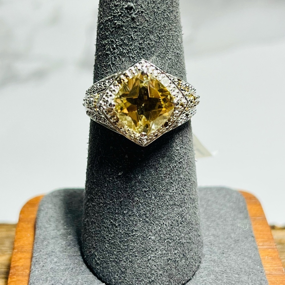 Radiant Elegance: 2.59 Carat Citrine and Diamond White Gold Ring - Picture 14 of 14